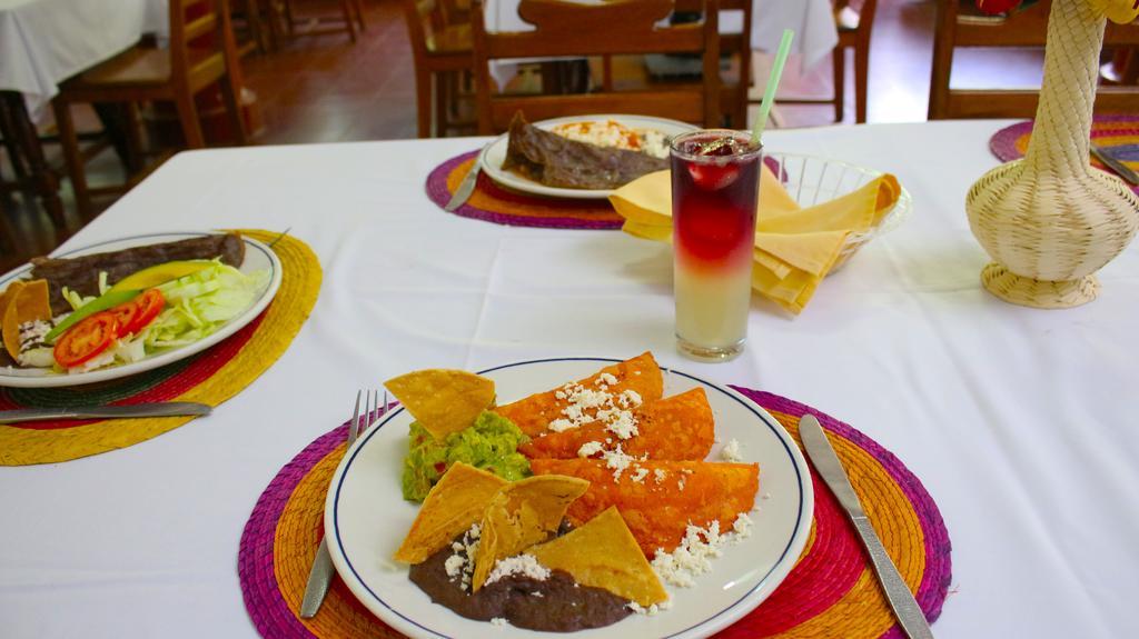 Hotel Spa Taninul Los Puentes エクステリア 写真