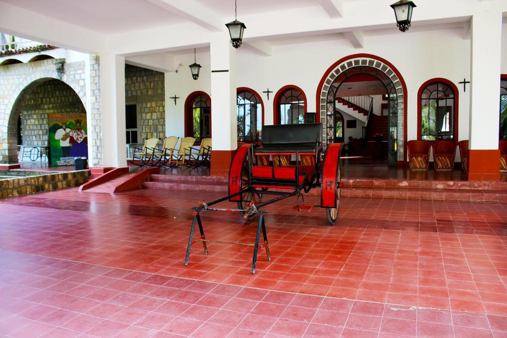 Hotel Spa Taninul Los Puentes エクステリア 写真