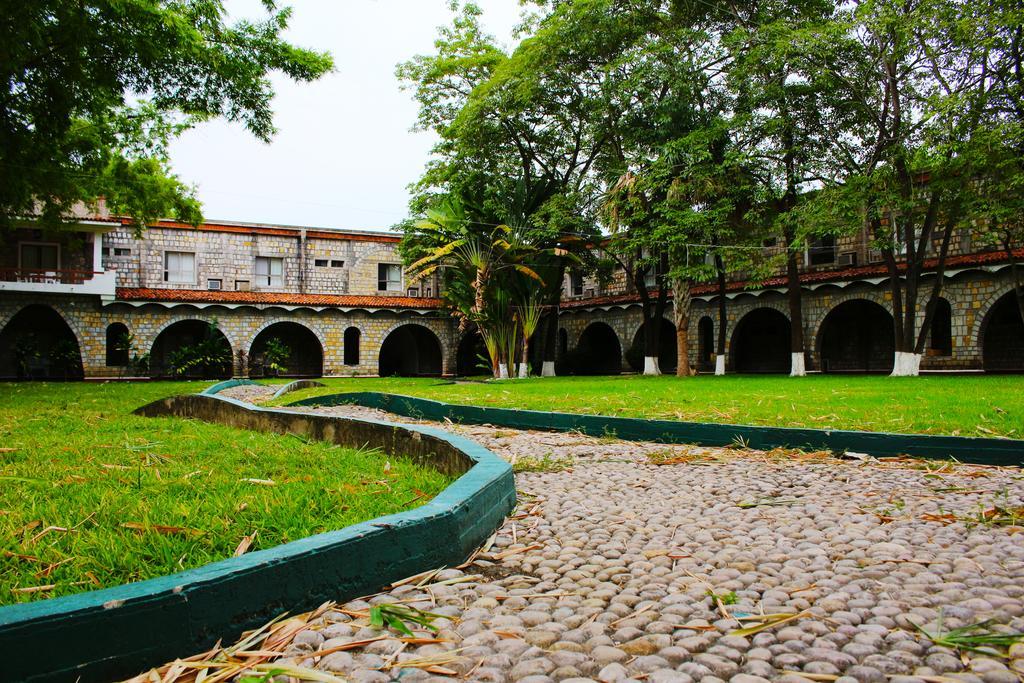 Hotel Spa Taninul Los Puentes エクステリア 写真