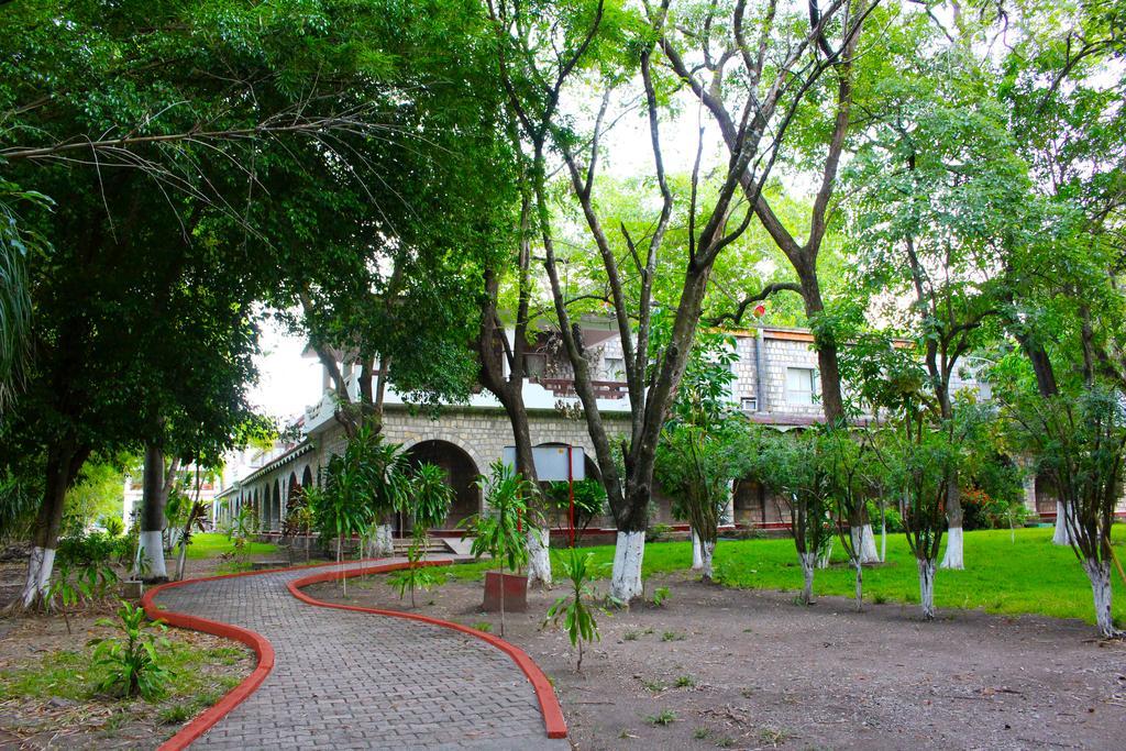 Hotel Spa Taninul Los Puentes エクステリア 写真